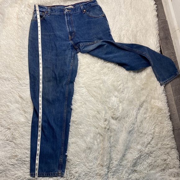 Levi's Women's 550 High Rise Relaxed Tapered Jeans - Picture 4 of 9